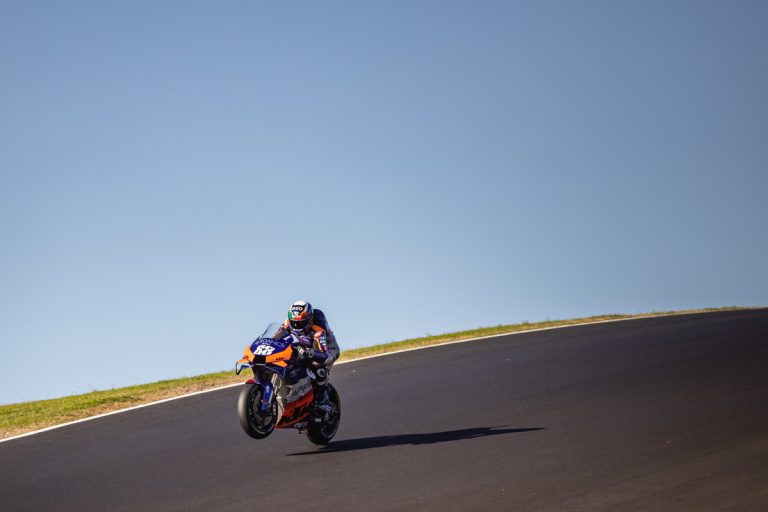 368805miguel-oliveiratech3ktm-rc16motogpalgarve-international-circuit-prt2020-11-22-15