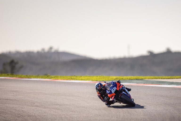 368807miguel-oliveiratech3ktm-rc16motogpalgarve-international-circuit-prt2020-11-22-17