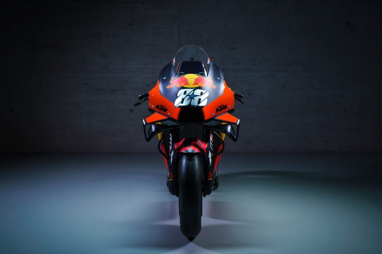 374112miguel-oliveira88rc16red-bull-ktm-factory-racingmotogpteam-presentation2021-13