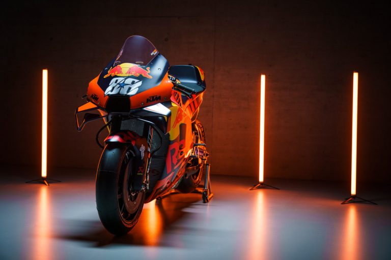 374117miguel-oliveira88rc16red-bull-ktm-factory-racingmotogpteam-presentation2021-18