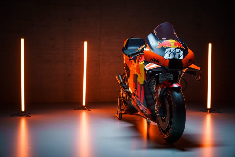 374118miguel-oliveira88rc16red-bull-ktm-factory-racingmotogpteam-presentation2021-19