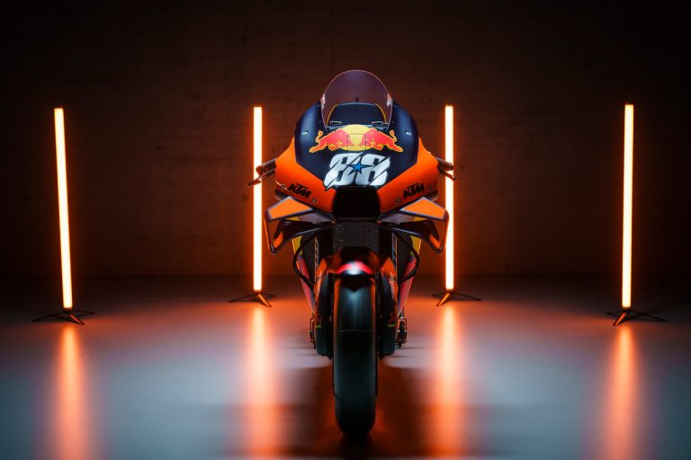 374121miguel-oliveira88rc16red-bull-ktm-factory-racingmotogpteam-presentation2021-21