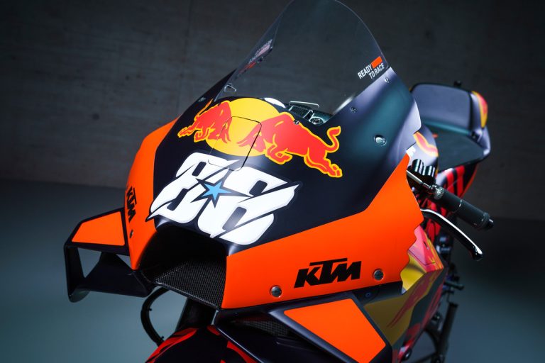 374130miguel-oliveira88rc16red-bull-ktm-factory-racingmotogpteam-presentation2021-7
