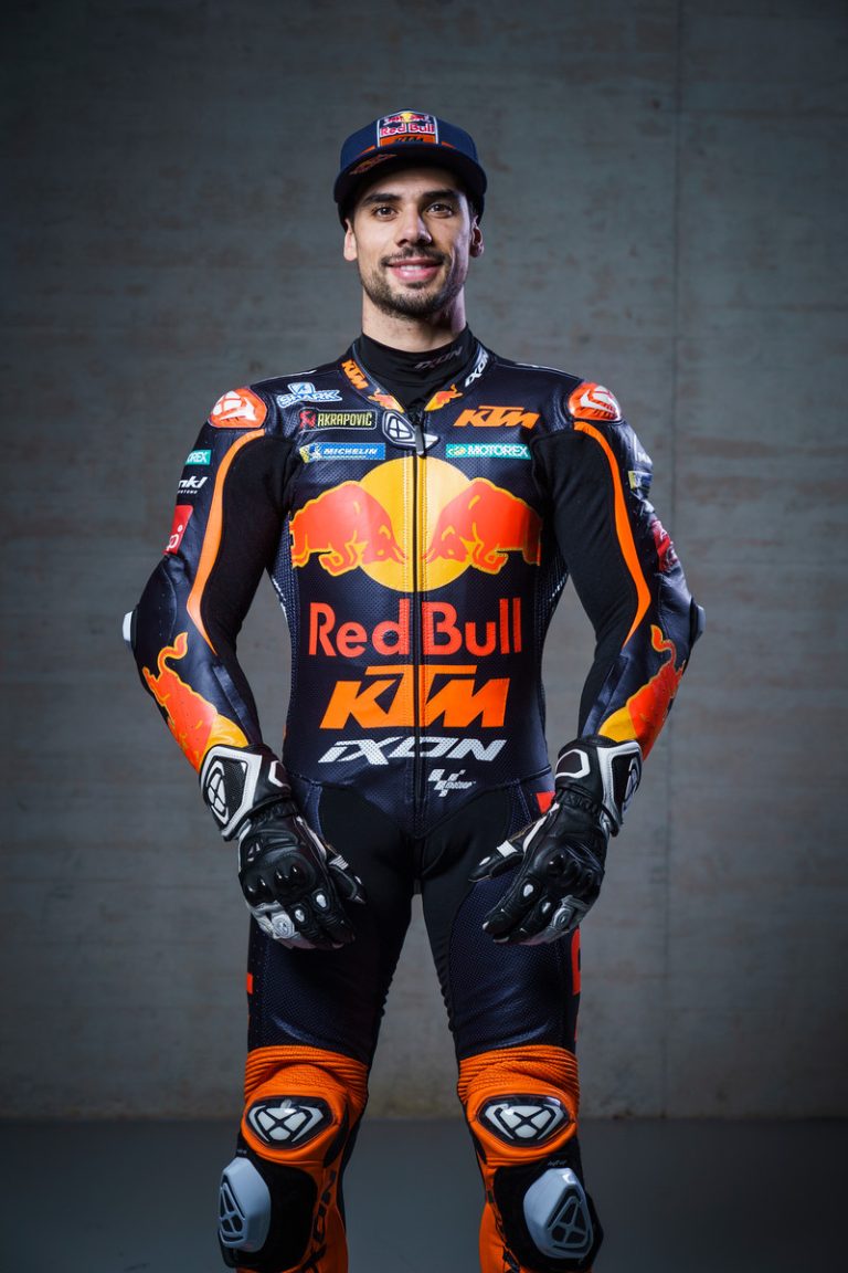 374135miguel-oliveira88red-bull-ktm-factory-racingmotogpteam-presentation2021-3