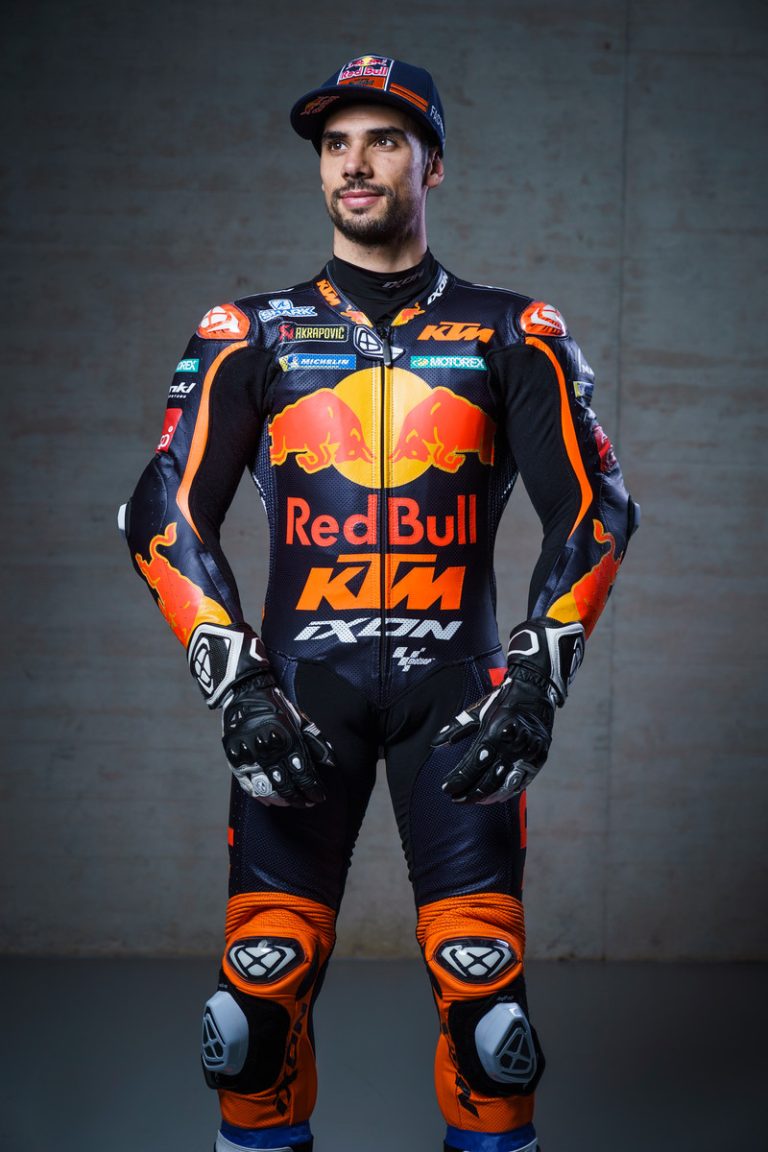374137miguel-oliveira88red-bull-ktm-factory-racingmotogpteam-presentation2021-4