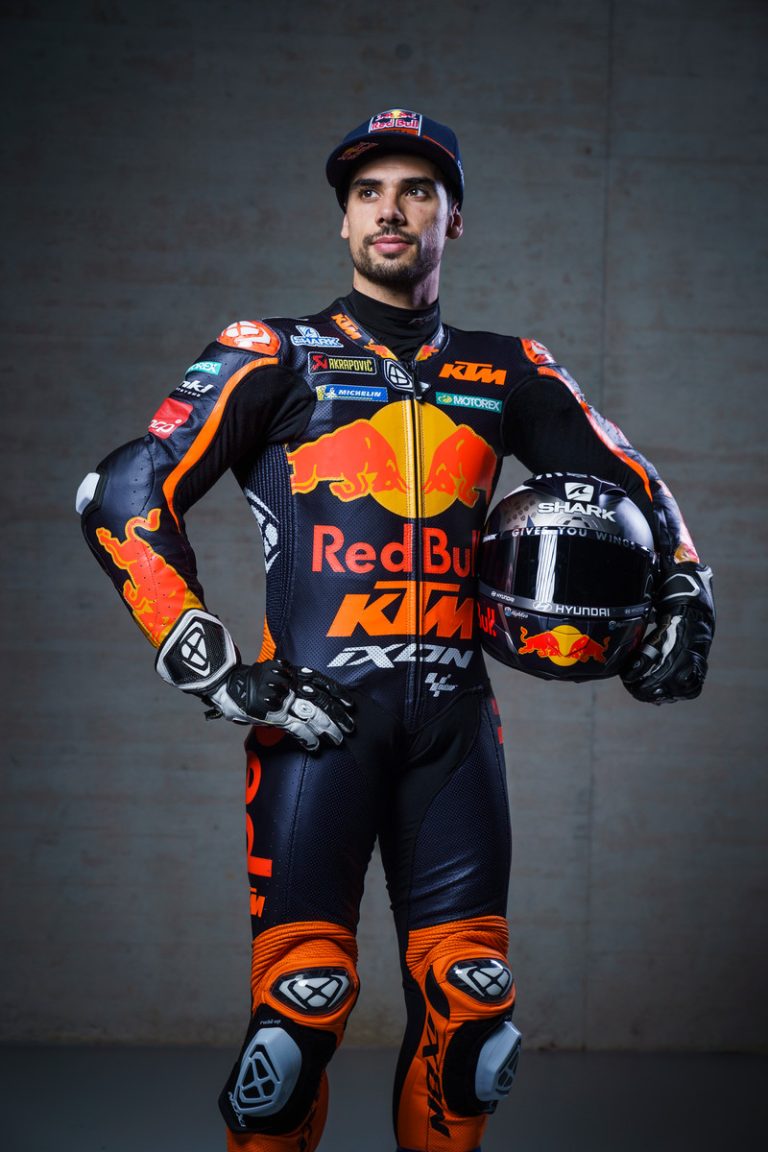 374138miguel-oliveira88red-bull-ktm-factory-racingmotogpteam-presentation2021-45
