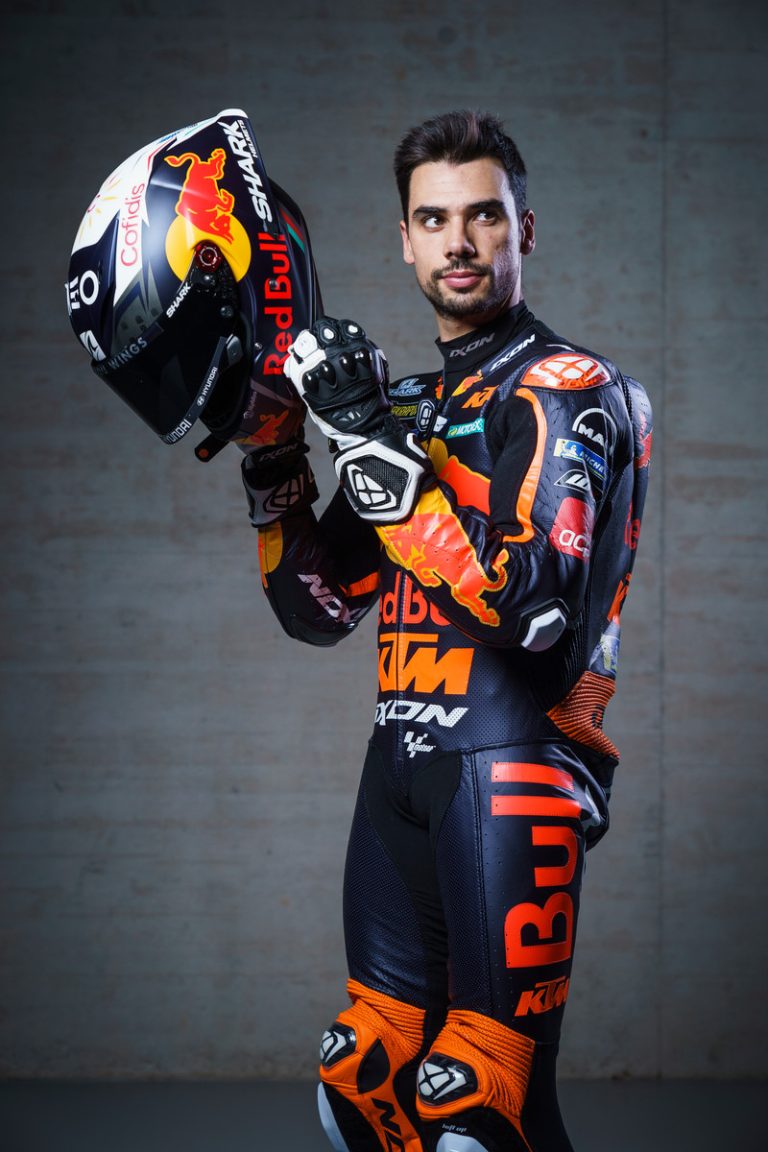 374140miguel-oliveira88red-bull-ktm-factory-racingmotogpteam-presentation2021-52