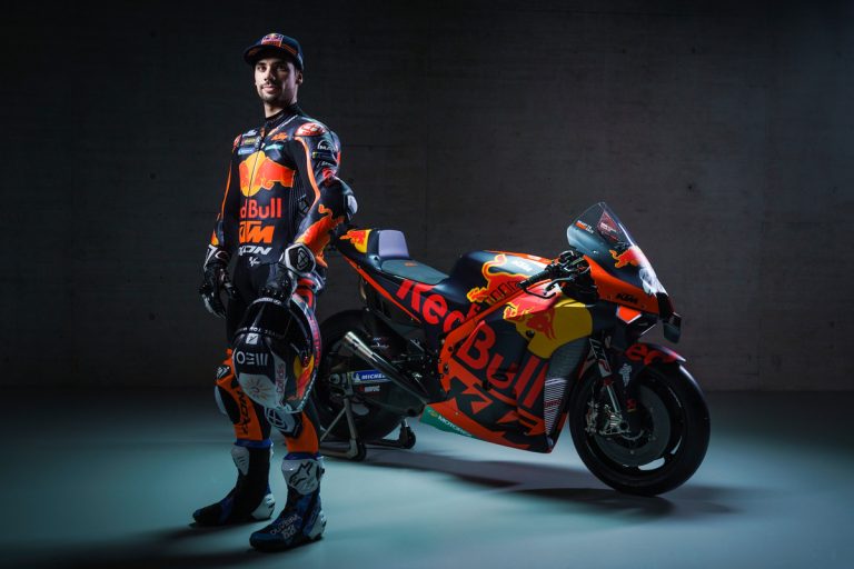 374141miguel-oliveira88red-bull-ktm-factory-racingmotogpteam-presentation2021-55