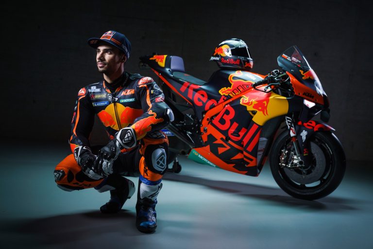 374143miguel-oliveira88red-bull-ktm-factory-racingmotogpteam-presentation2021-57