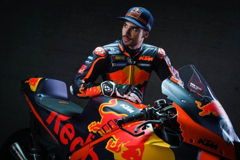 374144miguel-oliveira88red-bull-ktm-factory-racingmotogpteam-presentation2021-58