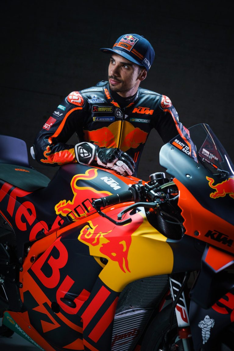 374145miguel-oliveira88red-bull-ktm-factory-racingmotogpteam-presentation2021-59