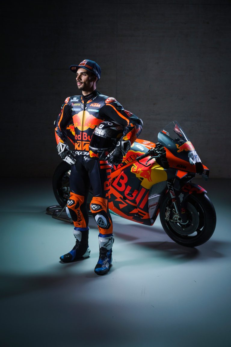 374150miguel-oliveira88red-bull-ktm-factory-racingmotogpteam-presentation2021-63