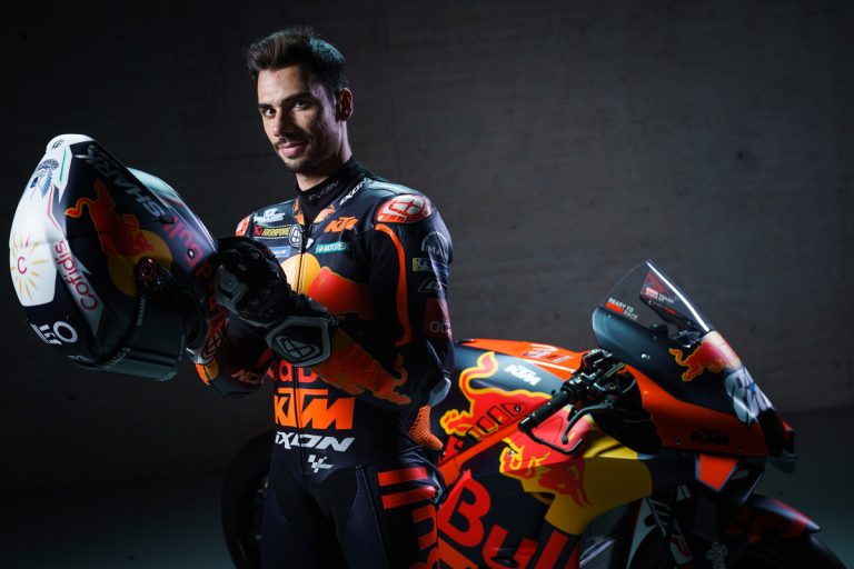 374151miguel-oliveira88red-bull-ktm-factory-racingmotogpteam-presentation2021-64