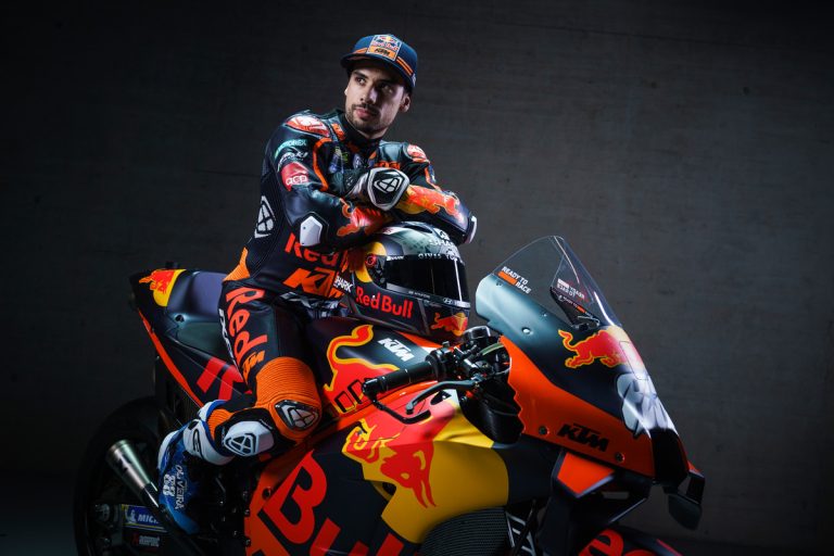 374152miguel-oliveira88red-bull-ktm-factory-racingmotogpteam-presentation2021-65