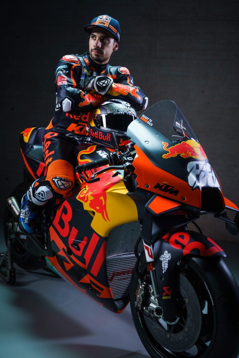 374153miguel-oliveira88red-bull-ktm-factory-racingmotogpteam-presentation2021-66