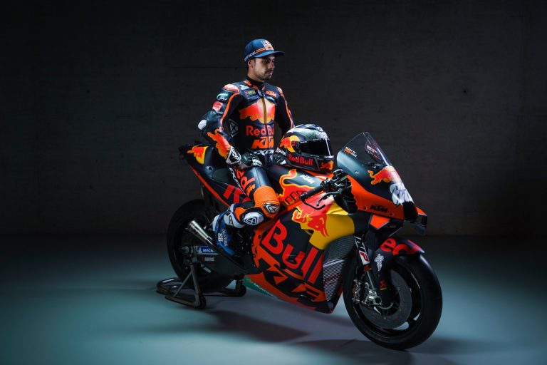 374154miguel-oliveira88red-bull-ktm-factory-racingmotogpteam-presentation2021-67