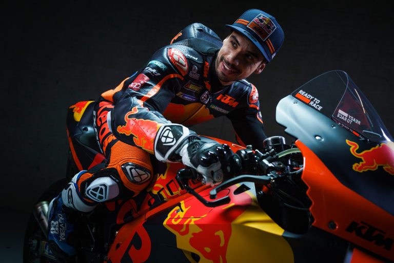374155miguel-oliveira88red-bull-ktm-factory-racingmotogpteam-presentation2021-68