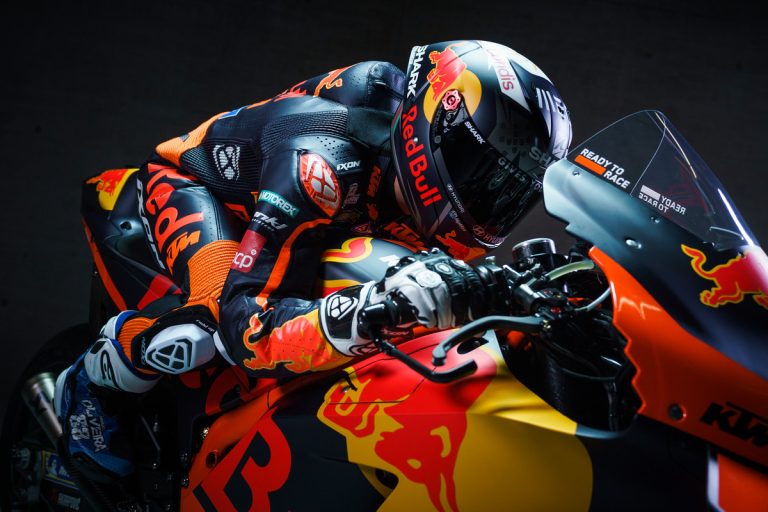374158miguel-oliveira88red-bull-ktm-factory-racingmotogpteam-presentation2021-71